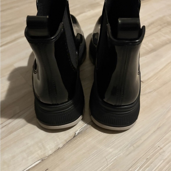 Cougar Shiny Black Ankle Booties - Picture 2 of 6